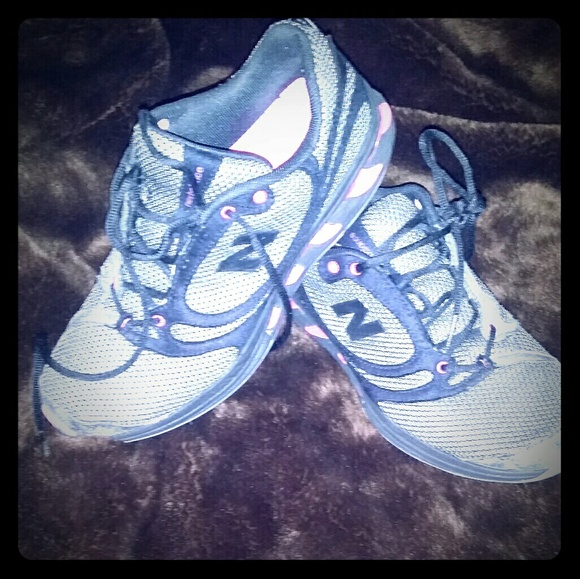 New Balance Shoes - ⭐SALE⭐New Balance Athletic Shoes Size 9 1/2